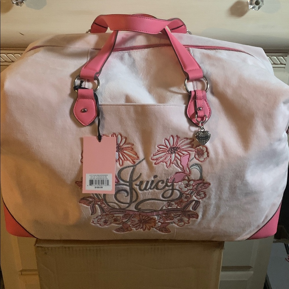 🔥🆕- JUICY COUTURE POWDER BLUSH OVERSIZED WEEKENDER WITH FLORAL EMBROIDERY